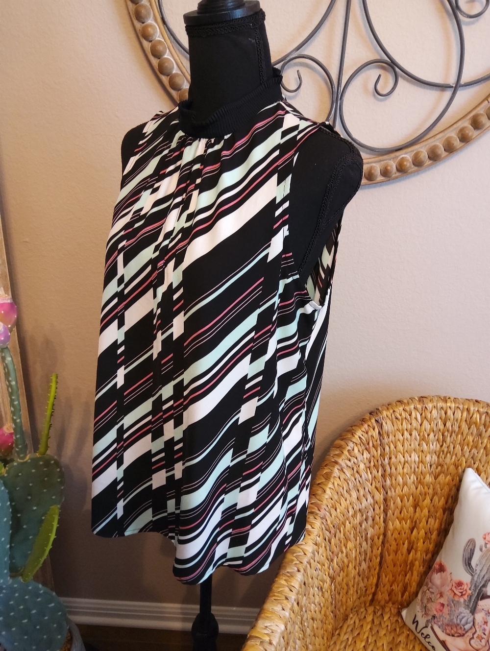 Elle Sleeveless Camisole in Black, White, Mint & Pink - Picture 4 of 11
